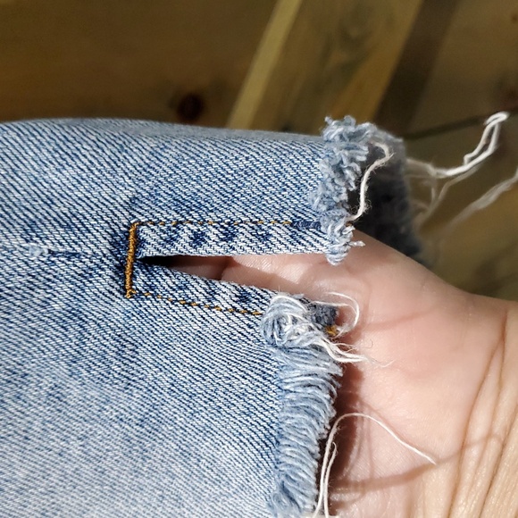 WE THE FREE DENIM JEAN SHORTS RAW HEM SIZE 24 BUTTONFLY FREE PEOPLE - Picture 3 of 7